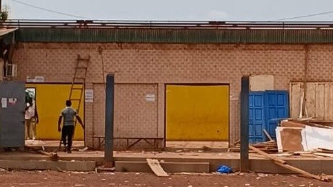Côte d’Ivoire/Gagnoa : des habitants affichent leur opposition à la décision du Conseil municipal de transformer le hall d’information en hypermarché