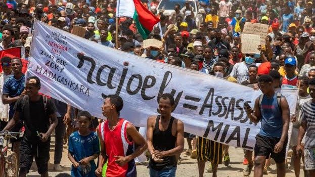 Edito : haro sur les mouvements de contestation populaires, naïfs ponts pour des aventures militaires incertaines