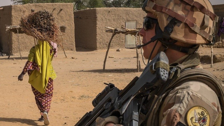 Criminalités transfrontalières : les chefs d’état-major de France, Côte d’Ivoire et Bénin se dressent contre le terrorisme au Sahel