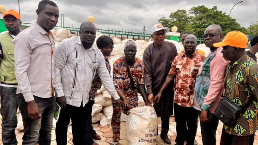 District de Yamoussoukro/Production vivrière :  le Ministre Souleymane Diarrassouba offre 105 tonnes d’engrais aux agriculteurs