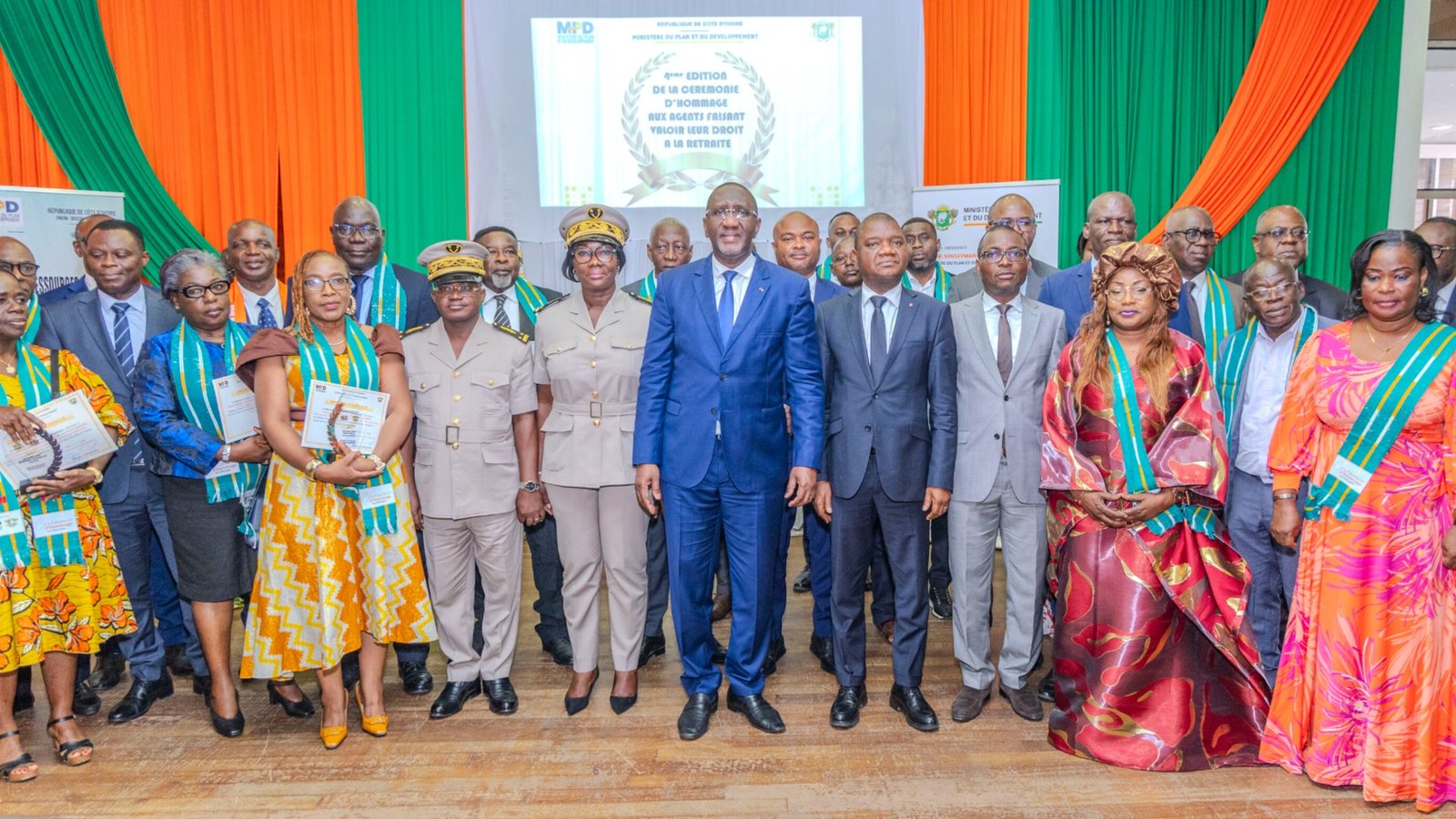 Promotion du Développement communautaire : le Ministre Souleymane Diarrassouba célèbre les meilleurs promoteurs de Développement communautaires et les nouveaux retraités de son Département