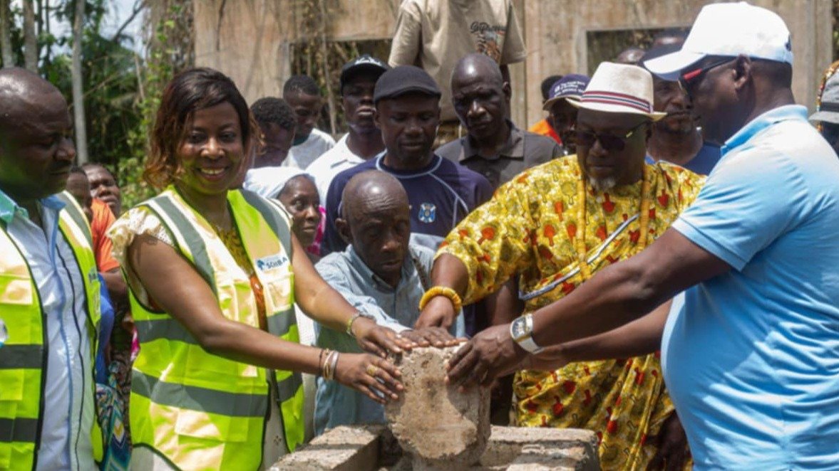Côte d’Ivoire/Alépé : l’ONG « Balle à terre » lance les travaux de construction d’une école primaire dans le village de Kossandji